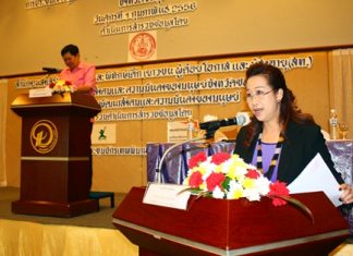Suphatcha Suthipol, director of the Bureau of Child Promotion and Protection, with Chonburi Deputy Gov. Pornchai Khwansakul presiding in the background, addresses the meeting to improve child protection in Chonburi.