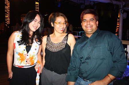 (L to R) Urai Patenya, Sales & Marketing Manager from Eastern Star Resort Country Club; Janjira Buanlee, Public Relations Manager, and Tony Malhotra, Deputy Managing Director, Pattaya Mail Media Group enjoy the cool night.