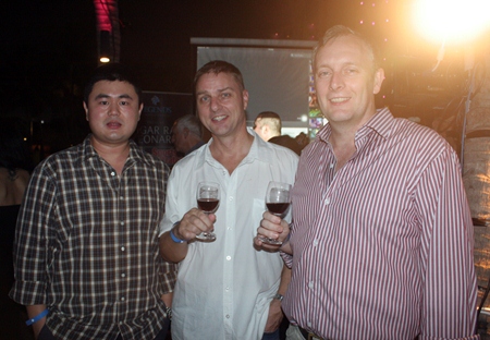 (L to R) Louis Lee (Managing Director of Nam Talay Estates Co., Ltd.), Russell Jay Darrell (MIX 88.5 FM), and Simon Philbrook (Client Advisor MBMG International Co., Ltd.).