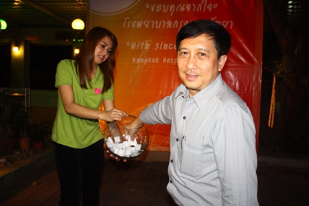 Dr. Supakorn Winnawan picks out the name of the lucky winner of the Apple iPad.