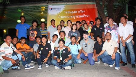 The media poses with BHP executives for a commemorative photo.