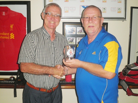 Peter Grey (right) presents the Growling Swan Monthly Mug to PSC President Tony Oakes.