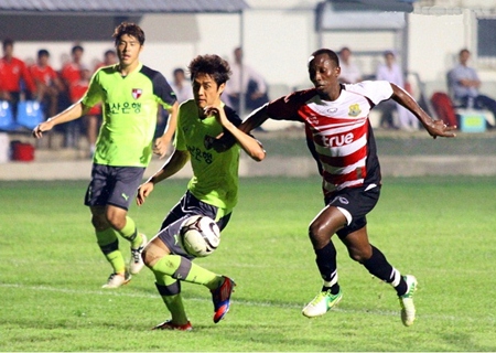 Pattaya United in action against I’Park at the Nongprue Stadium in Pattaya, Saturday, Feb. 2. (Photo courtesy Pattaya United).