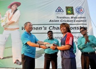 Thai captain Sornnarin Tippoch accepts her player of the tournament award during the closing ceremony.