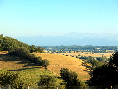 Gers, with the Pyrenees in the background. (Photo: Jean-Noël Lafargue)