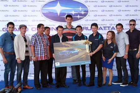 Minister of Culture Sonthaya Kunplome (3rd left) presided over the opening of the first Subaru Pattaya Center recently. On hand to welcome him were Apichai Thammasirarak, GM of Motor Image Subaru (Thailand) and Wanchai Saelim, Chief Executive Officer of Sap Mahasan Auto.