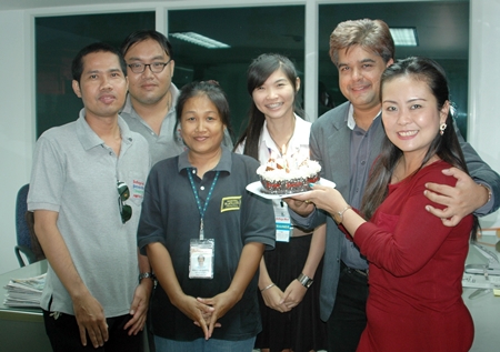 Tony Malhotra, Director of Business Development of the Pattaya Mail Media Group was feted by all his friends around town on the occasion of his birthday last week. The Hilton Pattaya had him for afternoon tea where (l-r) Simon Bender F&B director, Peta Ruiter, Director of Business Development, Dhaninrat Klinhom, Marketing and Communications Director and Senior Sales Manager presented him with a birthday cake. Back at the Pattaya Mail office, his he was met by Rungratree Thongsai (right), Public Relations Technical Officer at Pattaya City who together with the staff wish him a happy birthday with yet another delicious cake.