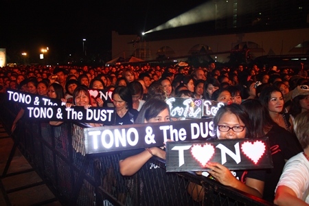 Tono’s fan club create an electric atmosphere for their favorite artist.