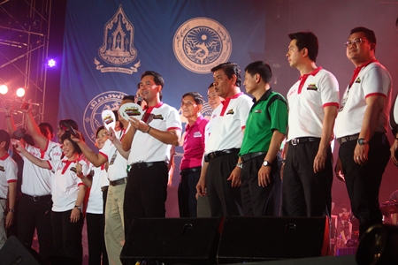 Pattaya mayor Ittipol Kunplome (center) leads the official opening ceremony of the 2013 Pattaya International Music Festival, Friday, March 22.