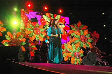 Popular Thai country singer Siripron Amphaiphong entertains fans with some old style melodies.