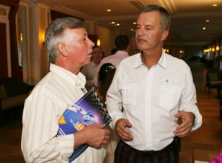 Hans Banzinger enjoys a chat with immediate past president Ingo Raeuber.
