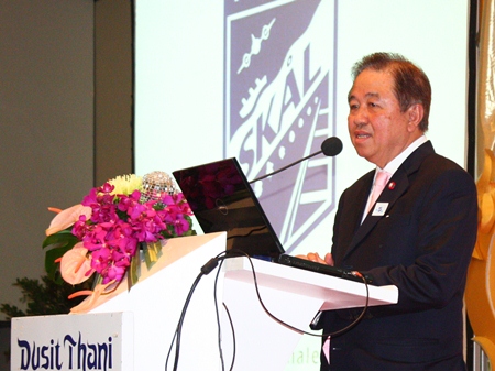 Senator Sutham Phanthusak addresses the members on the re-launch.