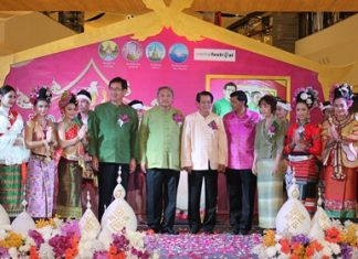 (L to R) Anuwat Phuwaset, president of Lampang Chamber of Commerce; Thawatchai Thierdpaothai, Lampang governor; Suttha Saiwanit, deputy governor of Mae Hong Son; Chaowalit Saeng-Uthai, Chonburi permanent secretary; and Supranee Siriarphanont, Chairman of the Federation of Thai Industries, Lampang Chapter, during the opening ceremony of the Lanna market at Central Festival Pattaya Beach.