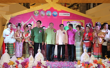 (L to R) Anuwat Phuwaset, president of Lampang Chamber of Commerce; Thawatchai Thierdpaothai, Lampang governor; Suttha Saiwanit, deputy governor of Mae Hong Son; Chaowalit Saeng-Uthai, Chonburi permanent secretary; and Supranee Siriarphanont, Chairman of the Federation of Thai Industries, Lampang Chapter, during the opening ceremony of the Lanna market at Central Festival Pattaya Beach.