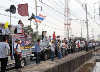 Around 2,000 striking workers at General Motors (Thailand) Co.’s Rayong factory are picketing outside the plant, saying the automaker added a Saturday shift without paying overtime. Company officials have agreed to meet, but are denying wild claims the company is losing 10 billion baht a day during the strike.