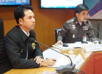 Mayor Itthiphol Kunplome (left) listens in as Pattaya Police Superintendent Col. Suwan Cheaonawinthawat presents his report.