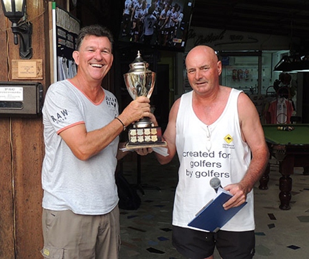 Graham Holmes (left) receives the TIAC trophy from The Outback Capt’ Steve Mann.