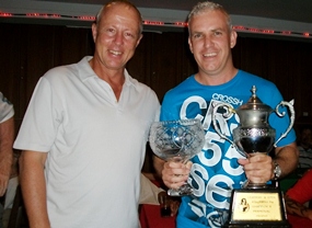 Lewiinskis Champion Clinton Hazlett (right) with Lewiinski’s Golf Captain Jez Lees.
