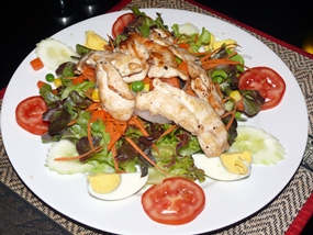 Madame had ordered the Parrot’s salad, and was quite taken aback at the size of the serving - huge!