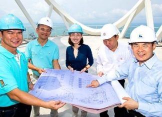 Petrada Poolvoralaks, Executive Director of Major Development Public Company Limited, Somchai Sirilertpanich, Managing Director of Syntec Construction Public Company Limited, and Veerachai Borirajdachakul, Manager Director of Bewtech Company Limited, join with construction workers to inspect the the rooftop of Reflection Jomtien Beach Pattaya.