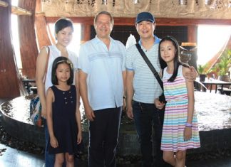 Wibool Leerattanakajorn (2nd right), managing director of Search Entertainment Co., Ltd. and TV Channel 3 management spent a few days vacationing at the Centara Grand Mirage Beach Resort Pattaya where they were welcomed by General Manager Andre Brulhart (centre).