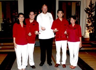 Sheraton turns down the lights for ‘Earth Hour’ The Sheraton Pattaya Resort participated in Earth Hour 2013 recently. Tomo Kuriyama (2nd right), GM of the hotel said, “It’s a privilege for us to support such a powerful movement with such a simple gesture. Earth Hour also reflects a philosophy we try to practice year-round: The small steps each of us takes can make a big difference together.”
