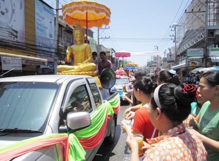 Citizens and tourists pour water on the Buddha statues and receive blessings in return from the monks in the parade.
