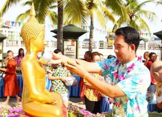 Mayor Itthiphol Kunplome pours water on Lord Buddha during Naklua Wan Lai.