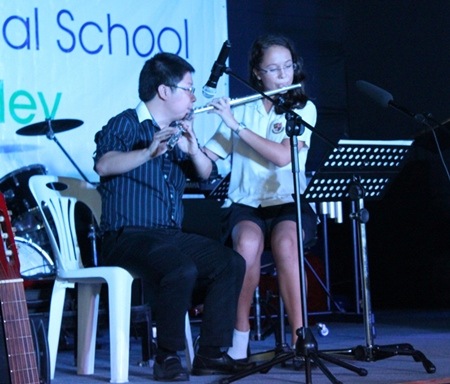 Fantastic flute duet.