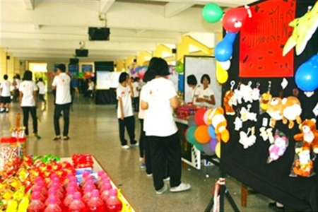 To promote the holistic development of children, Right To Play values the concept of youth empowerment where they are given the opportunity to make their own decisions in the design of school activities and projects.