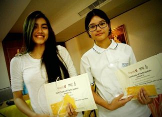 The two winners - Mae and Suthicha.