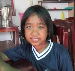 The lovely Khun New.