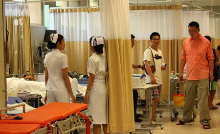 Chinese tourists are administered to at Bangkok Hospital Pattaya after many received what is believed to be food poisoning at an unnamed restaurant on Koh Larn.