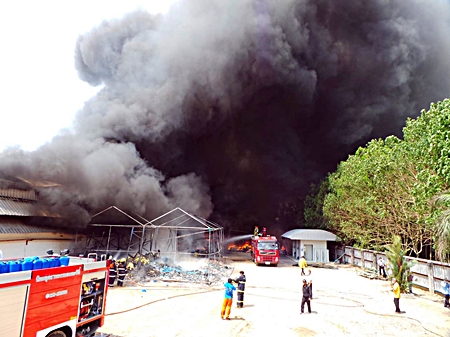 Up to 2,000 people were evacuated from their homes March 29 when the Master Glove Industries Co. plant in Pluakdaeng erupted in a major fire. Fire police, worried that the seven tons of liquid petroleum gas, 600 kg of chlorine and other chemicals on site might explode, evacuated 2 km of the surrounding area. 