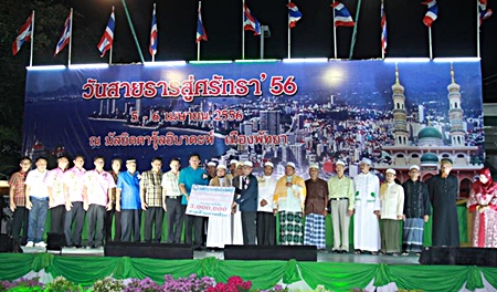 Darul Ibadah Mosque raised money for a new study center with a charity tea party.