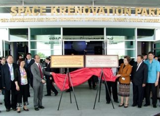 Officials unveil the cultural-exchange agreement at the Space Krenovation Park in Sriracha.