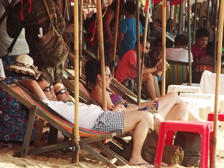 Beach chair rental vendors have been found to charge 66% more during holidays and festivals in Pattaya.