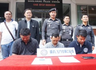 Banglamung police used a sting operation to catch police volunteers Somyos Jessana, Suriya Hongsam, and Bunkitti Rattanasin selling drugs.