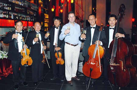 Richard Margo Resident Manager of Amari Orchid Resort joins the quintet from the Bangkok Symphony Orchestra is a toast to the evening.