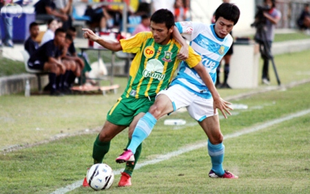 Pattaya United take on Army United in their Thai Premier League encounter at the Nongprue Stadium in Pattaya, Sunday, March 31. (Photo courtesy Pattaya United – Offside)