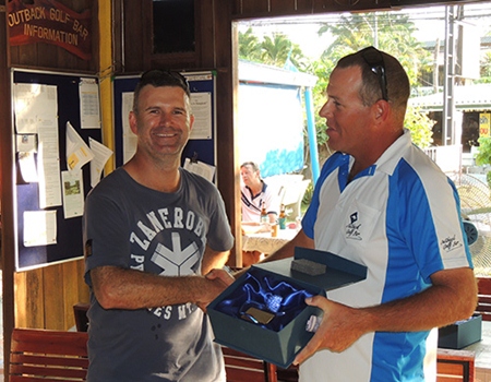 Dayle Hoek (right) receives his winning trophy from Matt, one of the Aussie Amateur tournament’s joint organisers.
