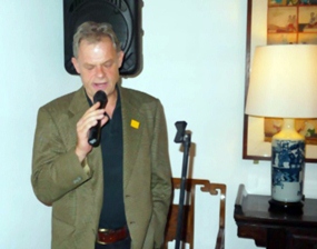 Armin Schoch gives his talk on Myanmar tourism. (Photo by Shana Kongmun)