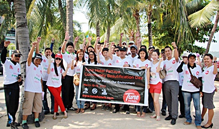 Social sensitivities: Tune Hotels at their four locations across Thailand teamed up with other local organizations, restoring and enhancing the beauty of their neighborhoods including this good-hearted group cleaning the beach in Pattaya.