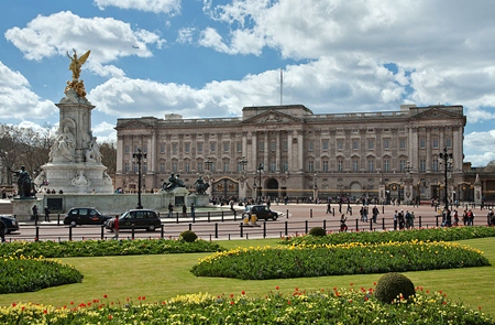 Buckingham Palace. (Photo by David Iliff, from Wikipedia. License: CC-BY-SA 3.0)