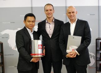 Dominique Ronge (right), General Manager and Pisutwat Donsuea (left) F&B Manager of the soon to open Centara Grand Pratamnak Resort Pattaya inked an agreement with Andrea Casali (centre), Key Accounts Manager (Bangkok) for the supply of world class Gruppo illy coffee products for the luxury hotel.