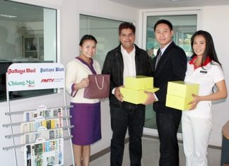 Assistant Spa Manager Nuradee Ruangchaipramote (left), Public Relations Executive Arwuth Tiampakdee (2nd right), and Fitness Manager Panthip Pongkio (right), of Dusit Thani Pattaya congratulate Suwanthep ‘Tony’ Malhotra (2nd left), deputy managing director of the Pattaya Mail Media Group on our move to the new offices combined with best wishes for the Thai new year.