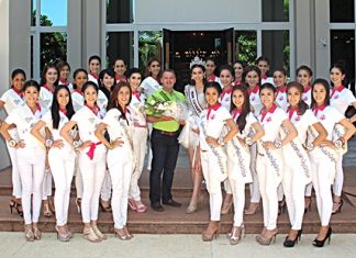 Garth Solly (centre), GM of the Holiday Inn Pattaya had the distinct pleasure of welcoming beautiful contestants of the Miss Tiffany Universe 2013 at the hotel recently. The charming and talented beauty queens were in Pattaya on a promotional tour before the final rounds of the beauty pageant.
