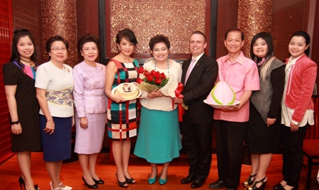 Pierre Andre Pelletier, General Manager and Nichaya Chaivisuth, Director of Communications and Public Relations of the Amari Watergate Bangkok present a bouquet of love to close friend Saisom Wongsasuluck on the occasion of her birthday for which a party was held at the hotel recently. (L to R) Pokkate Wongsasuluk, Assoc. Prof. Krongthong Rattanawongsawas, Prof. Dr. Khunying Suchada Keeranant, Nichaya Chaivisuth, Saisom Wongsasuluck, Pierre Andre Pelletier, Preecha Wongsasuluck, Panitarn Wongsasuluck and Ponchanok Wongsasuluck.