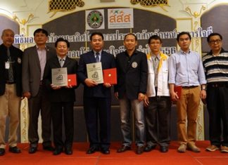 The A-One Pattaya Beach Resort was the one and only proud winner of the Universal Design Award 2013. Organized by the Association of Siamese Architects (ASA), the object is to choose a well designed hotel that caters to special needs, especially for the elderly and handicapped. On hand to receive the award from Smith Obayawat (4th right), president of ASA was Sutee Anantepakdee (4th left) chief engineer of the hotel.