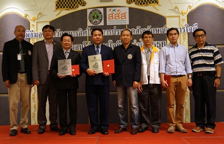 The A-One Pattaya Beach Resort was the one and only proud winner of the Universal Design Award 2013. Organized by the Association of Siamese Architects (ASA), the object is to choose a well designed hotel that caters to special needs, especially for the elderly and handicapped. On hand to receive the award from Smith Obayawat (4th right), president of ASA was Sutee Anantepakdee (4th left) chief engineer of the hotel.